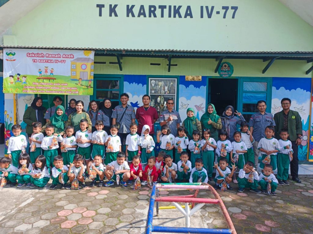 Pengabdian Masyarakat: Meningkatkan Kesehatan Gigi Murid TK Kartika IV-77 Kota Malang